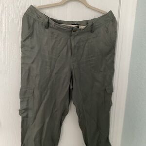 ANA silky crop cargo pants
